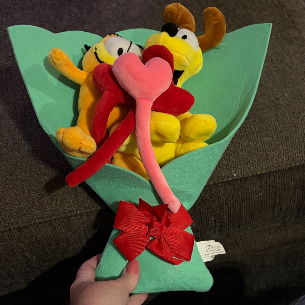 Garfield Plush  Bouquet with Red Bow